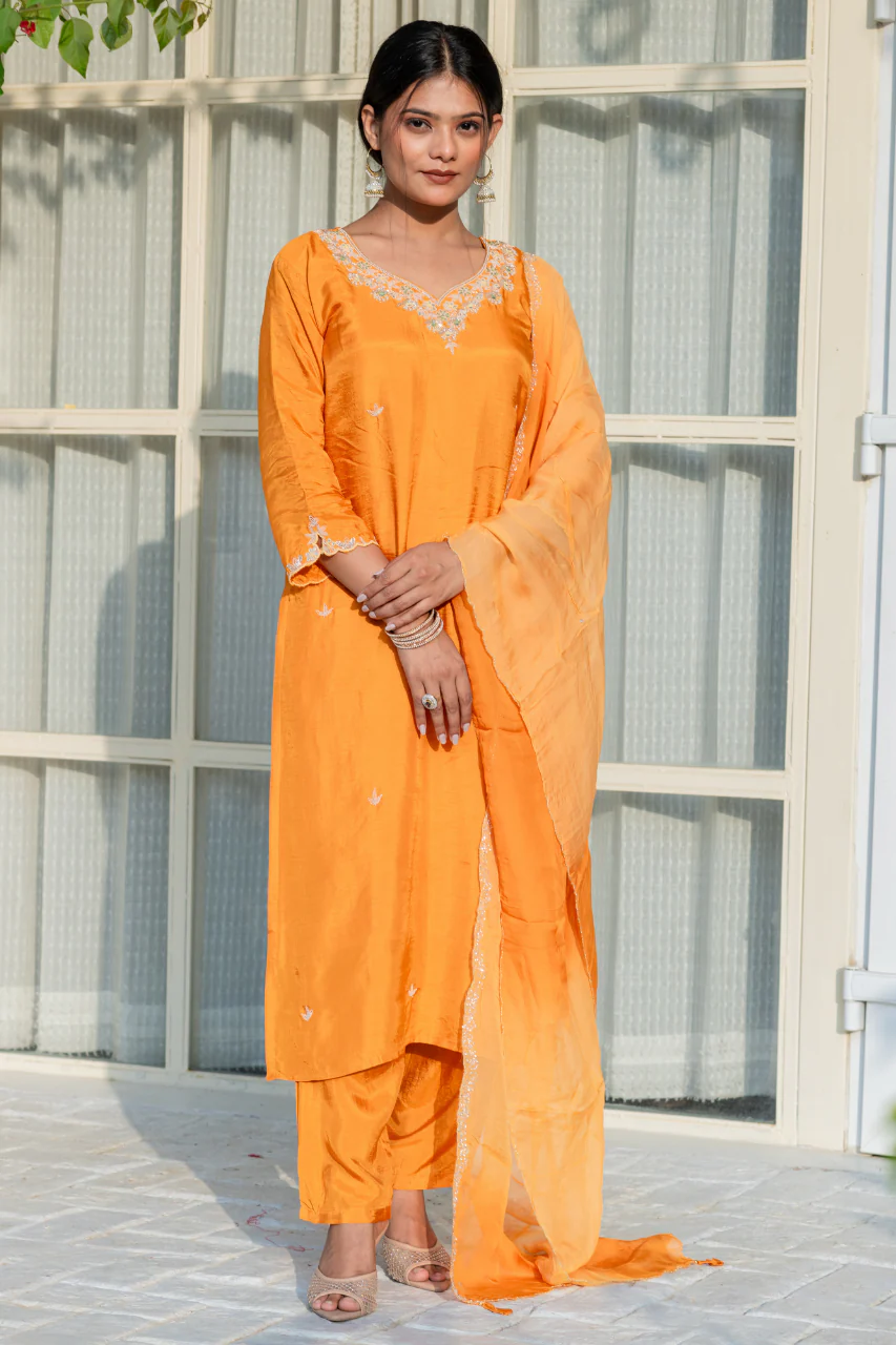 'Aabroo' Silk Hand Embroidered Pant Set - Image 3