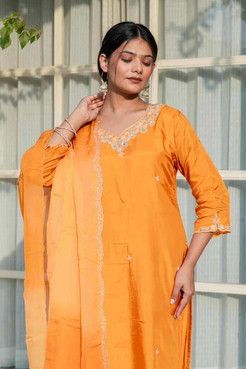 'Aabroo' Silk Hand Embroidered Pant Set - Image 4