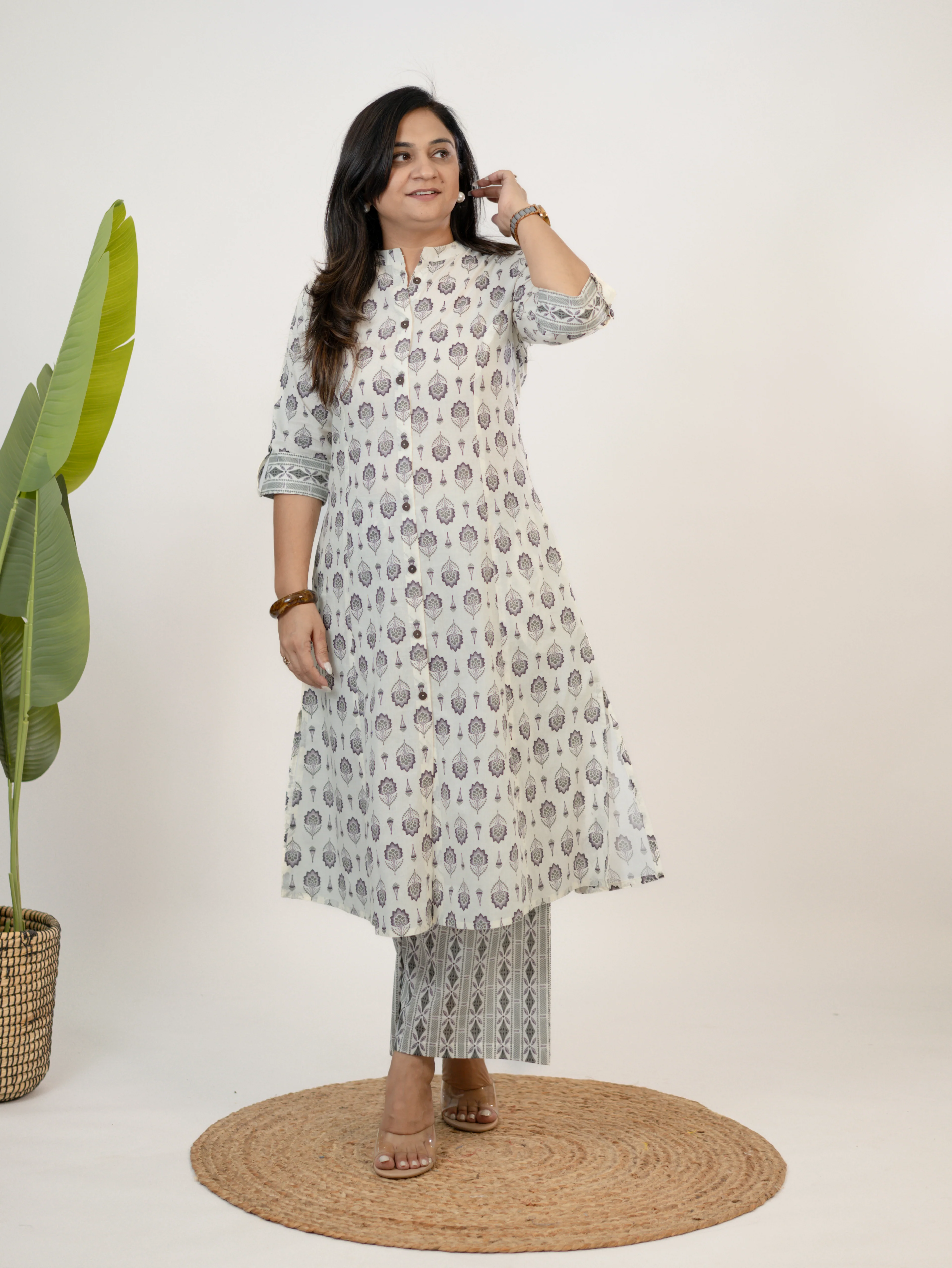 Mridula White Cotton Floral A-line Cotton Kurta Set - Image 3