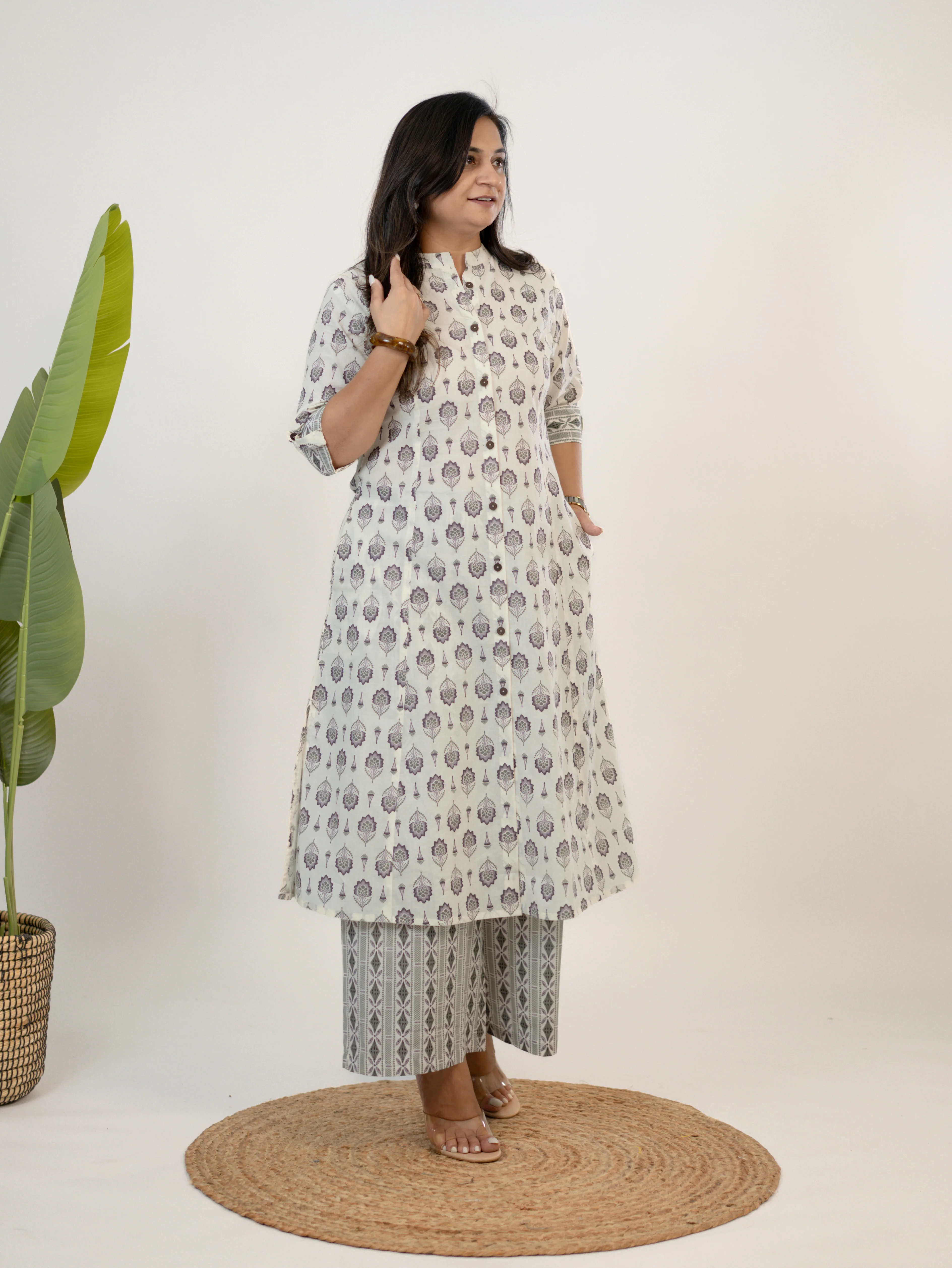 Mridula White Cotton Floral A-line Cotton Kurta Set - Image 4