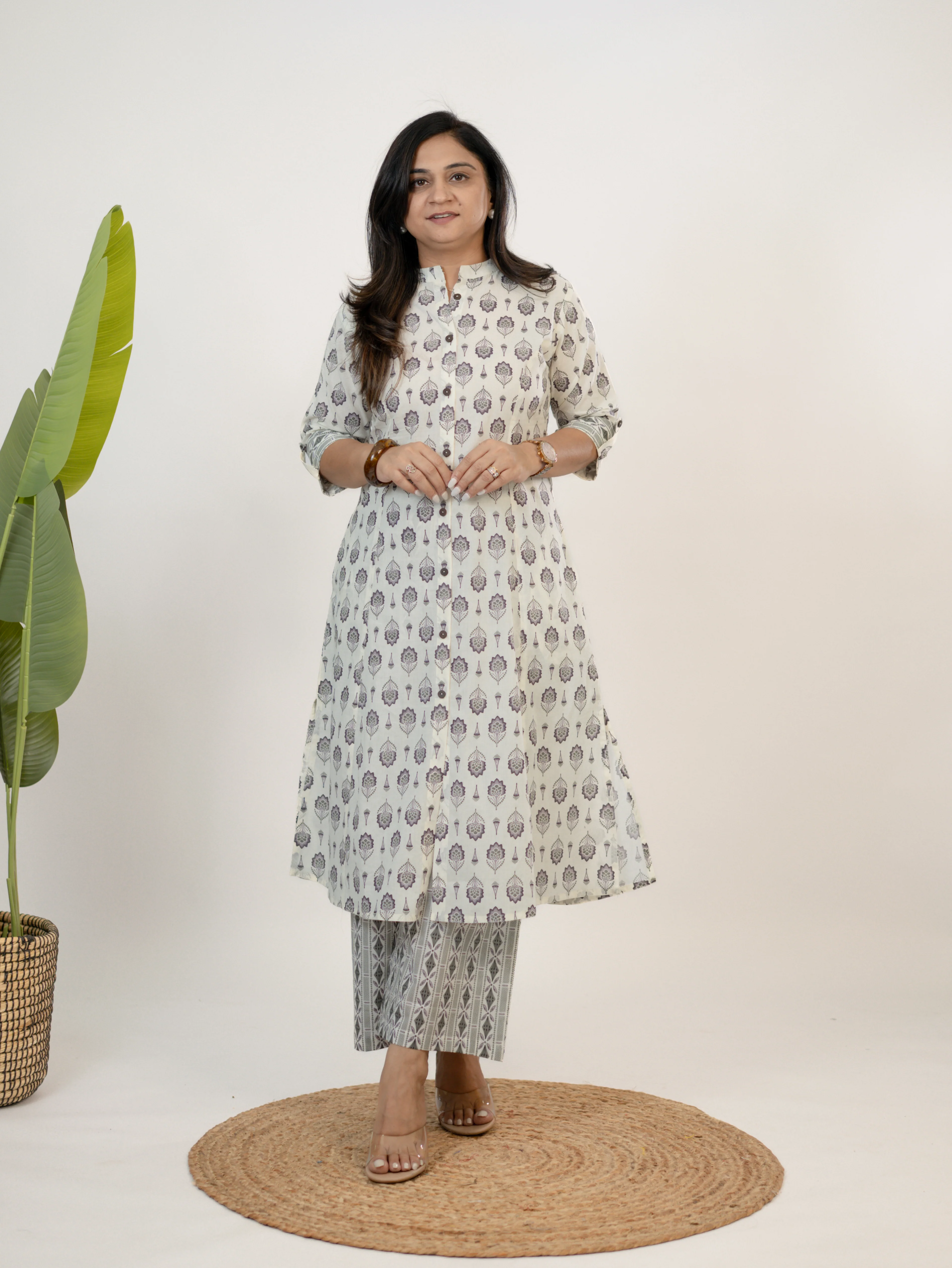 Mridula White Cotton Floral A-line Cotton Kurta Set - Image 5