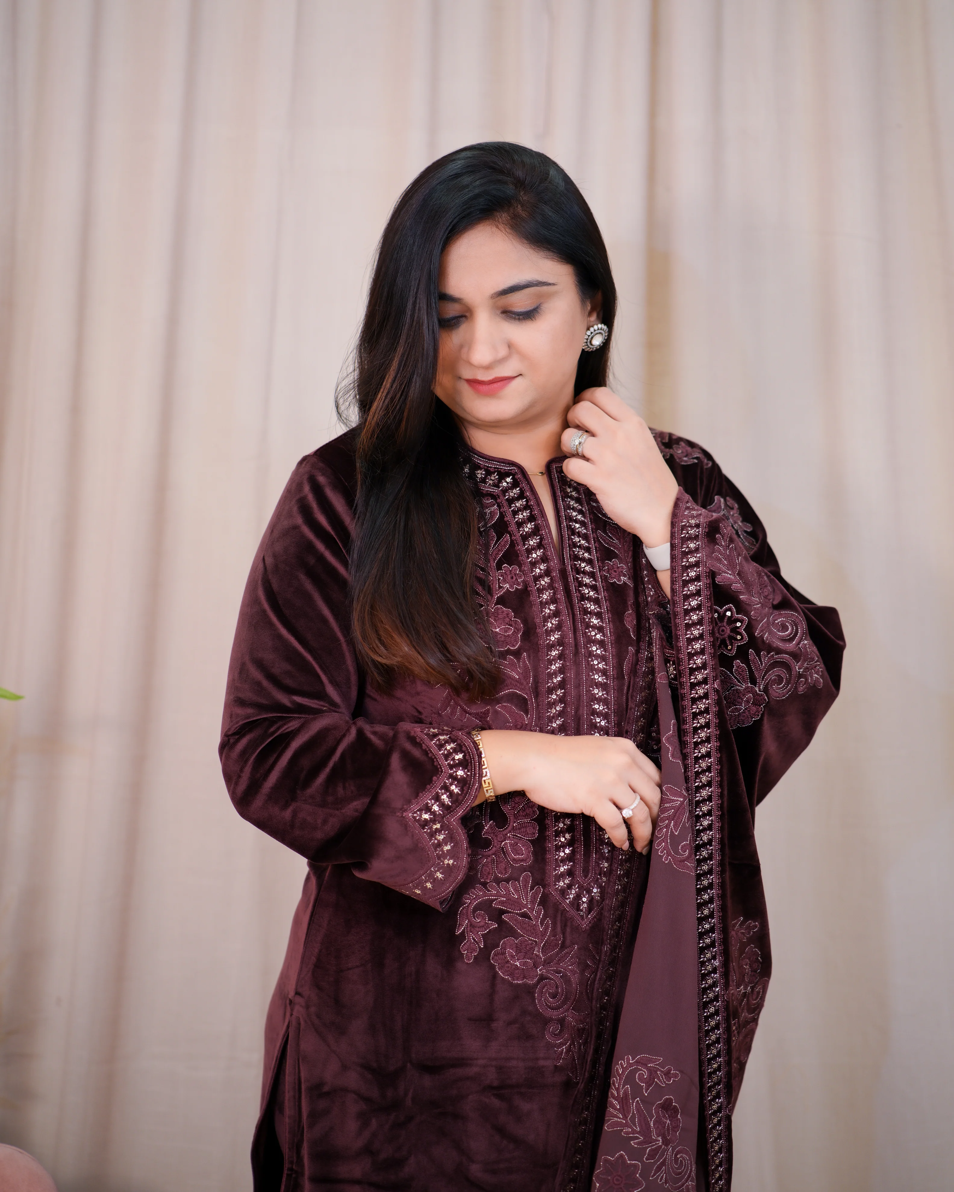 Ajooni Embroidered Premium Velvet Pant set - Image 5