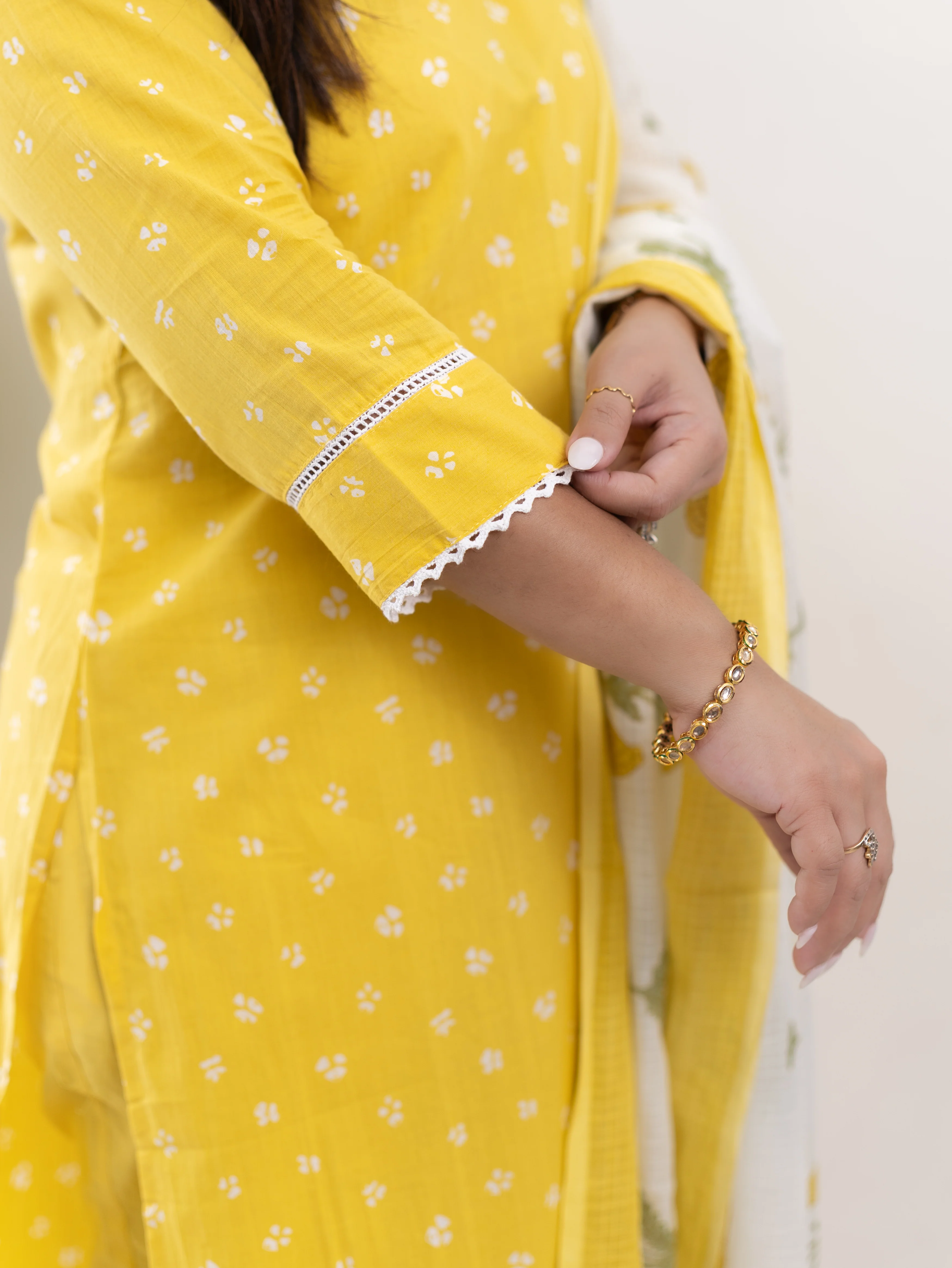 Rifaa yellow Cotton Embroidered Straight Dupatta Set - Image 10