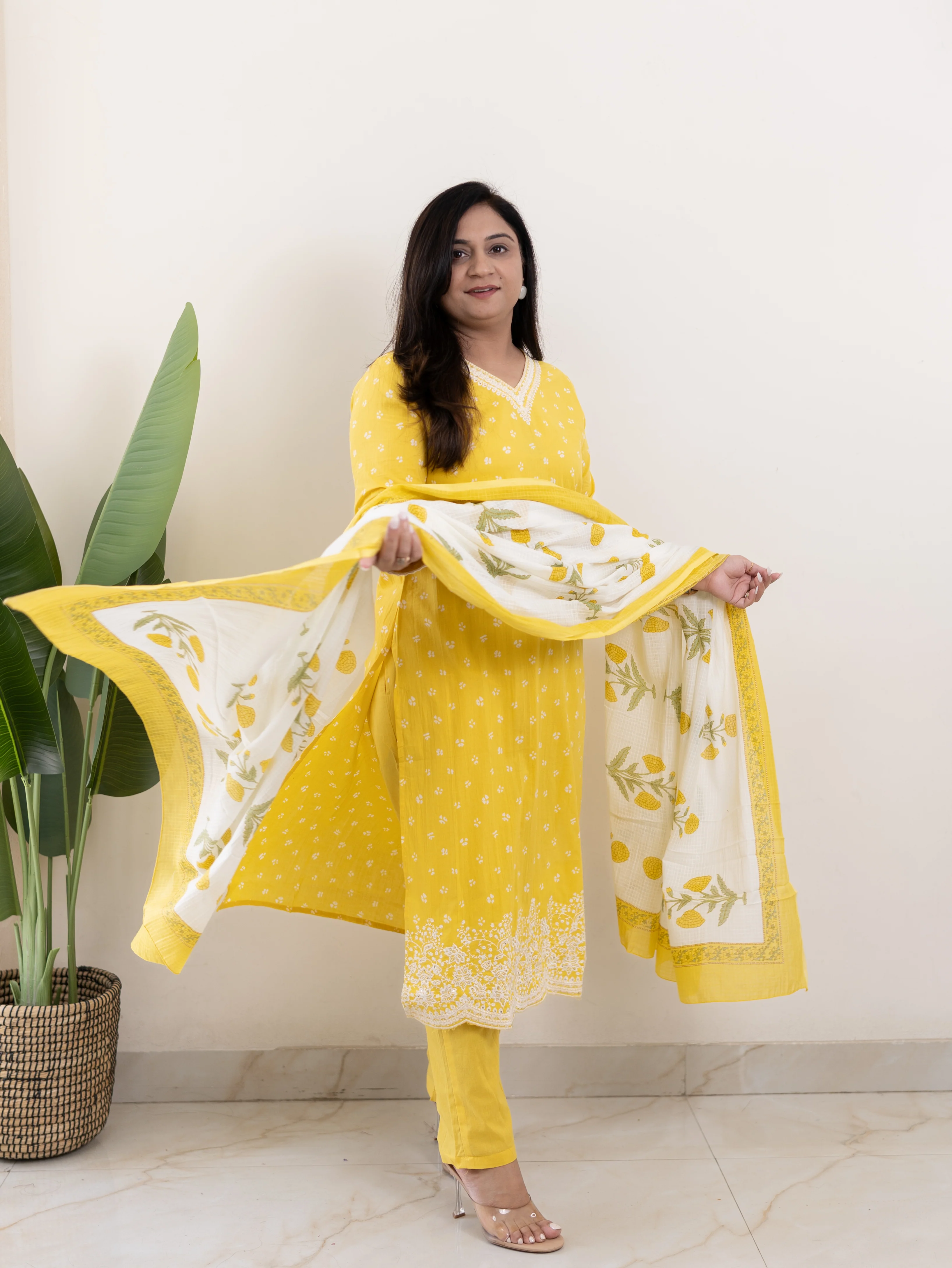 Rifaa yellow Cotton Embroidered Straight Dupatta Set - Image 4