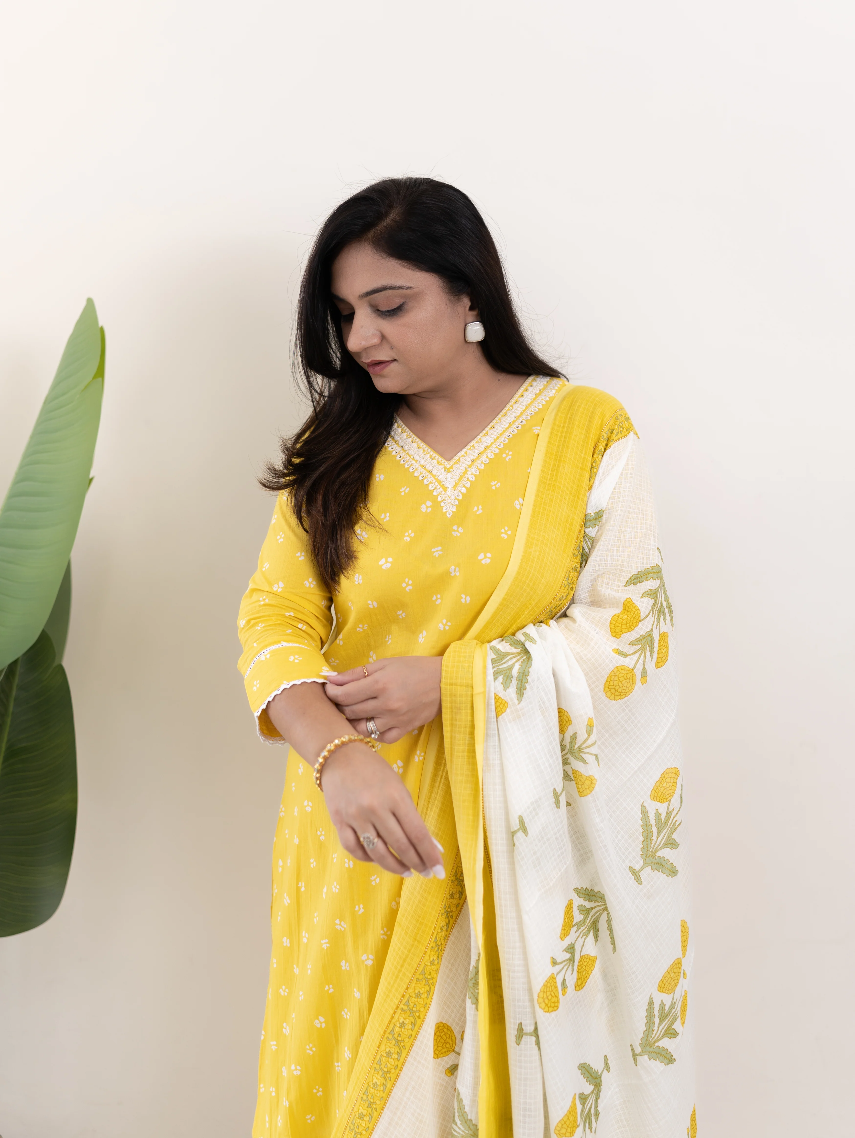 Rifaa yellow Cotton Embroidered Straight Dupatta Set - Image 8