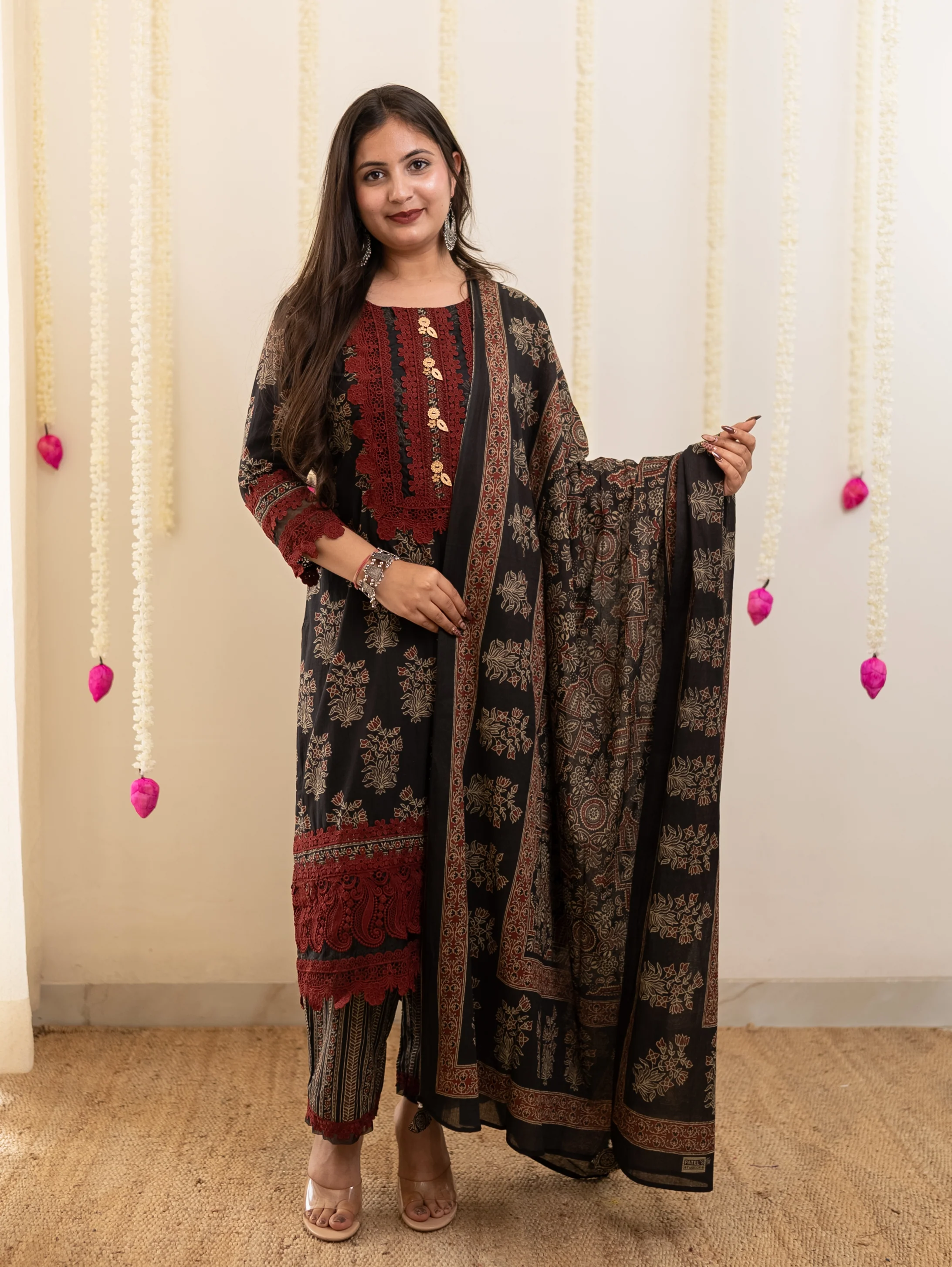 Tahira Black Cotton Lace Detailed Straight Dupatta Set - Image 3