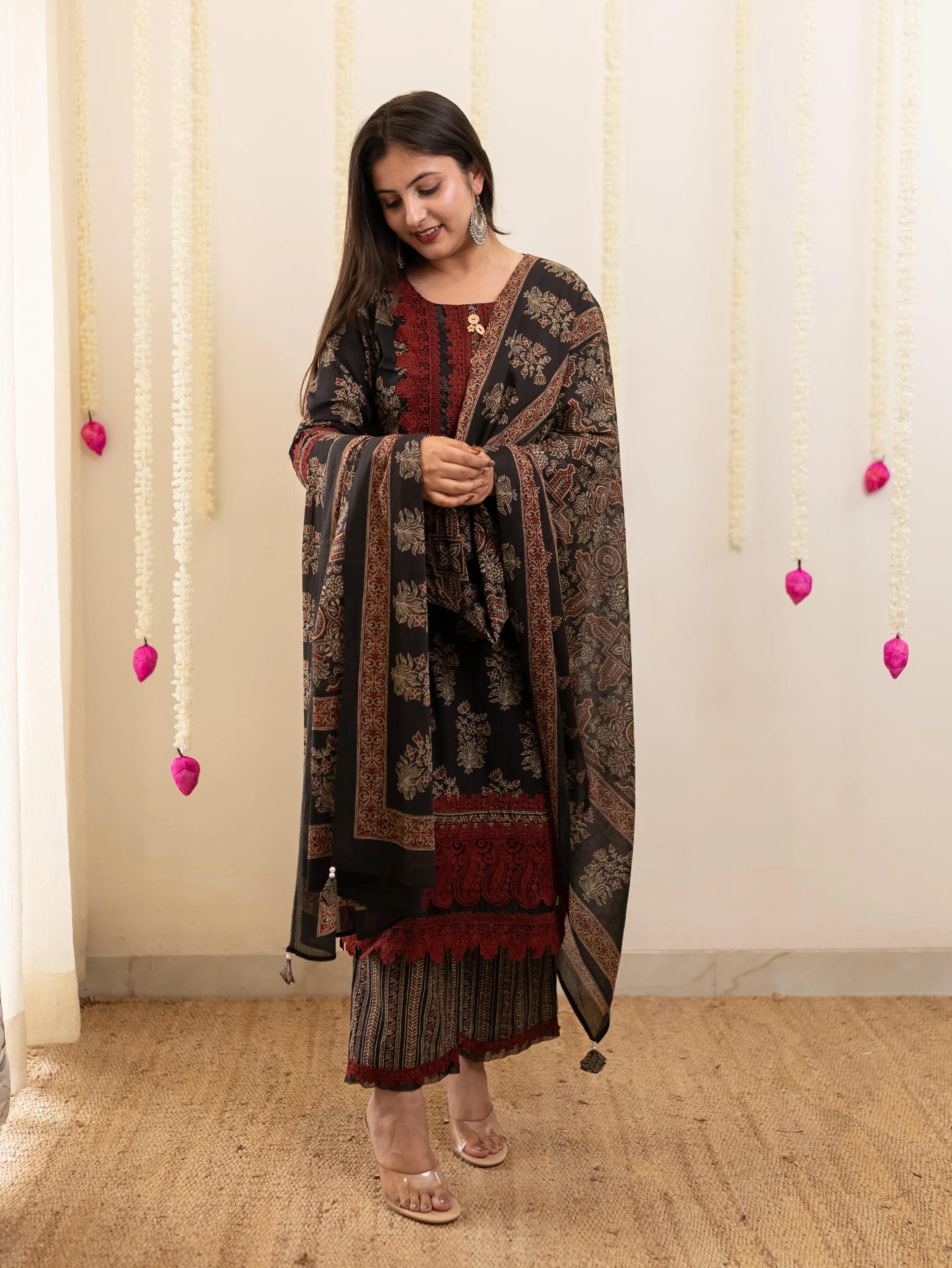 Tahira Black Cotton Lace Detailed Straight Dupatta Set - Image 4