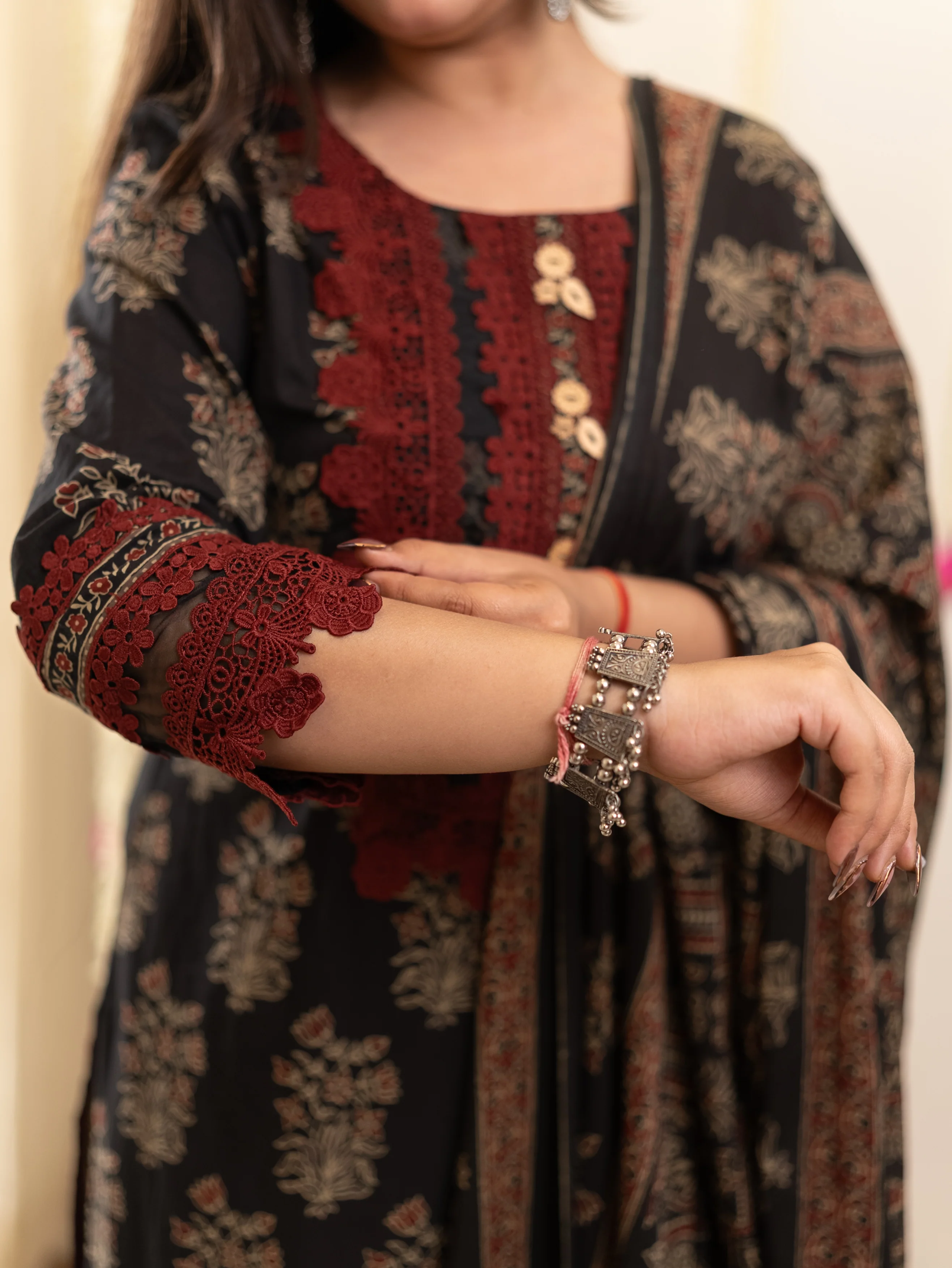 Tahira Black Cotton Lace Detailed Straight Dupatta Set - Image 5