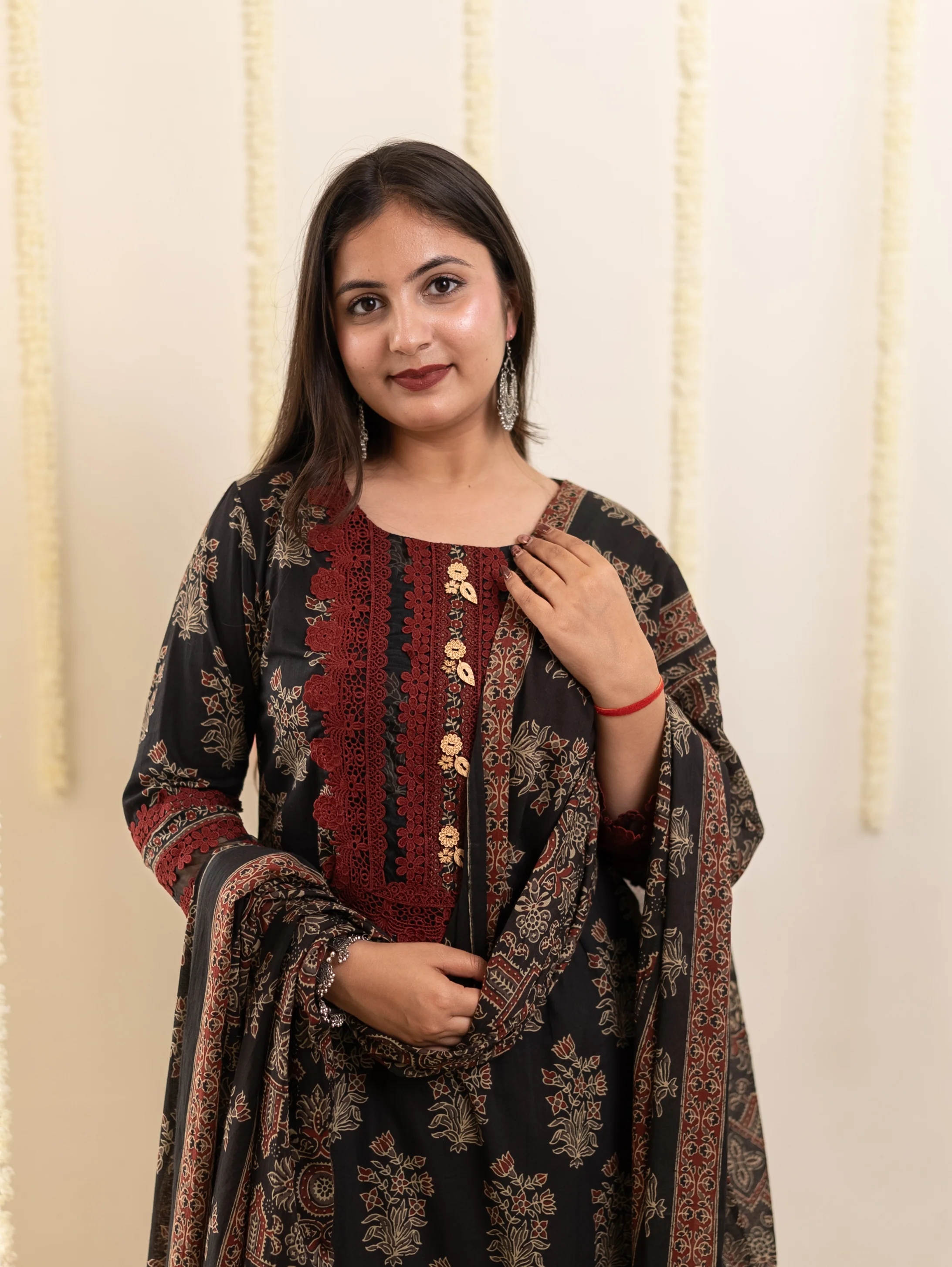Tahira Black Cotton Lace Detailed Straight Dupatta Set - Image 6