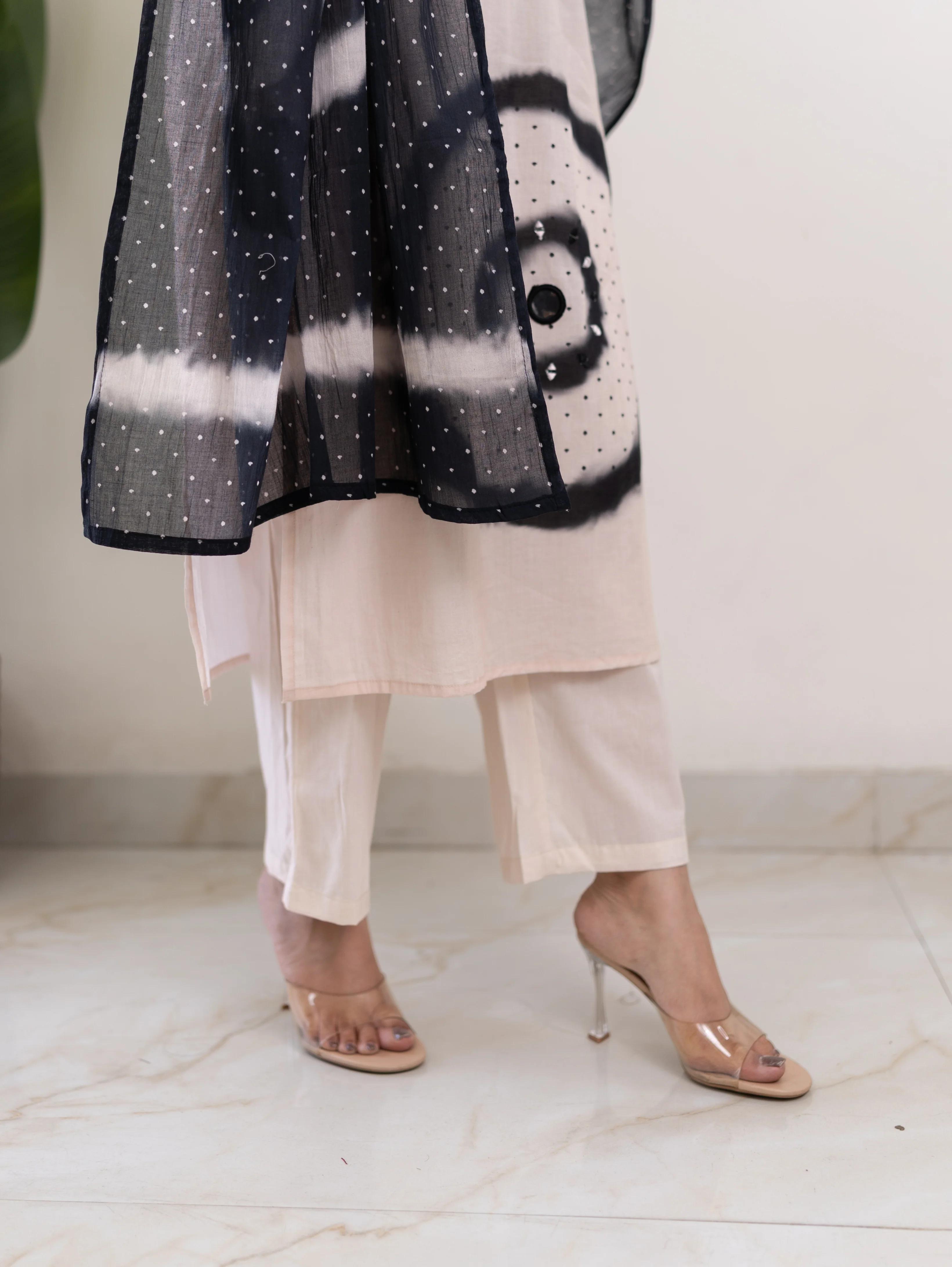 Daira Beige Cotton Tie and Dye Straight Dupatta Set - Image 9