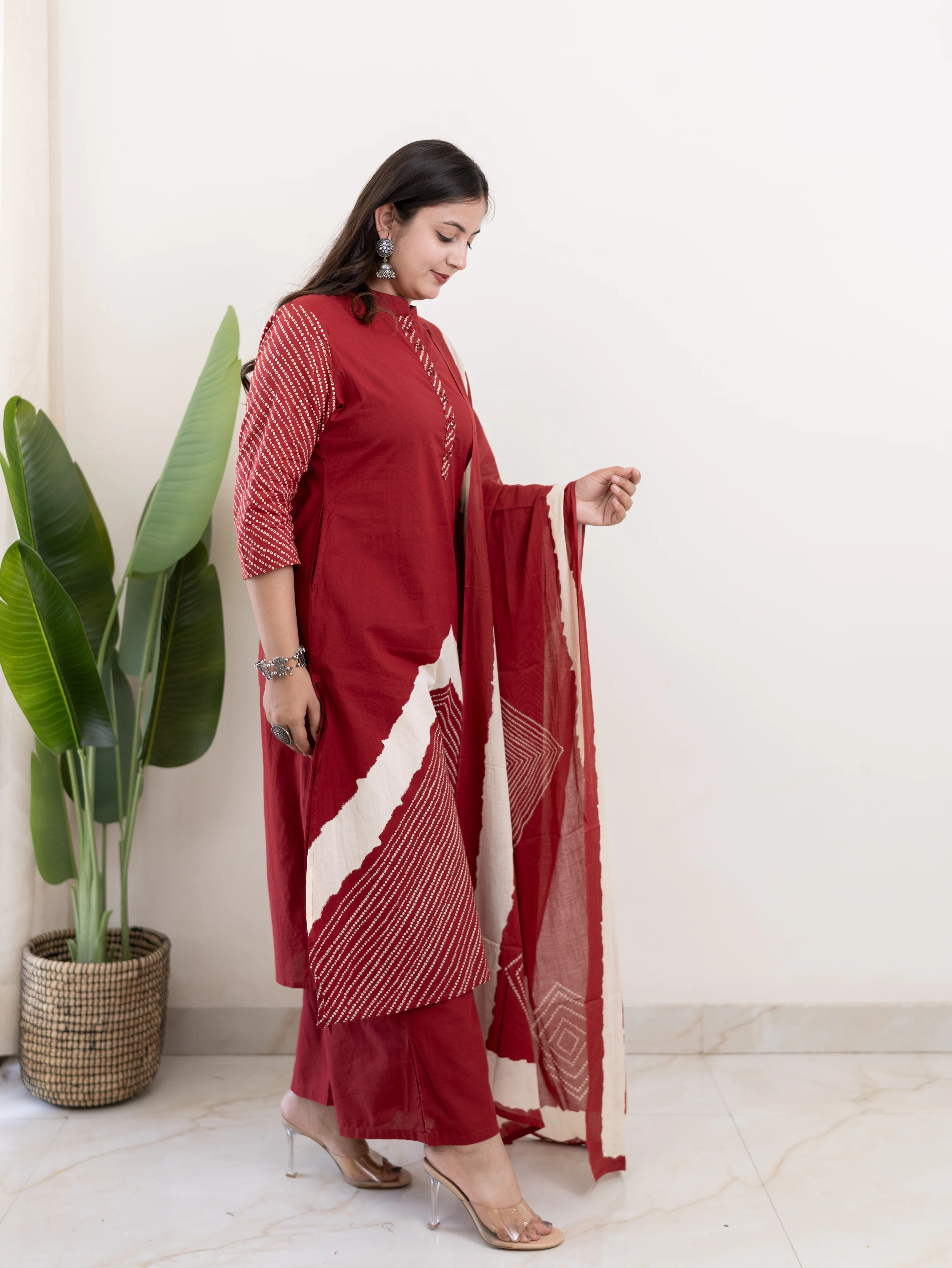 Isra Red Cotton Bandhani Straight Dupatta Set - Image 5