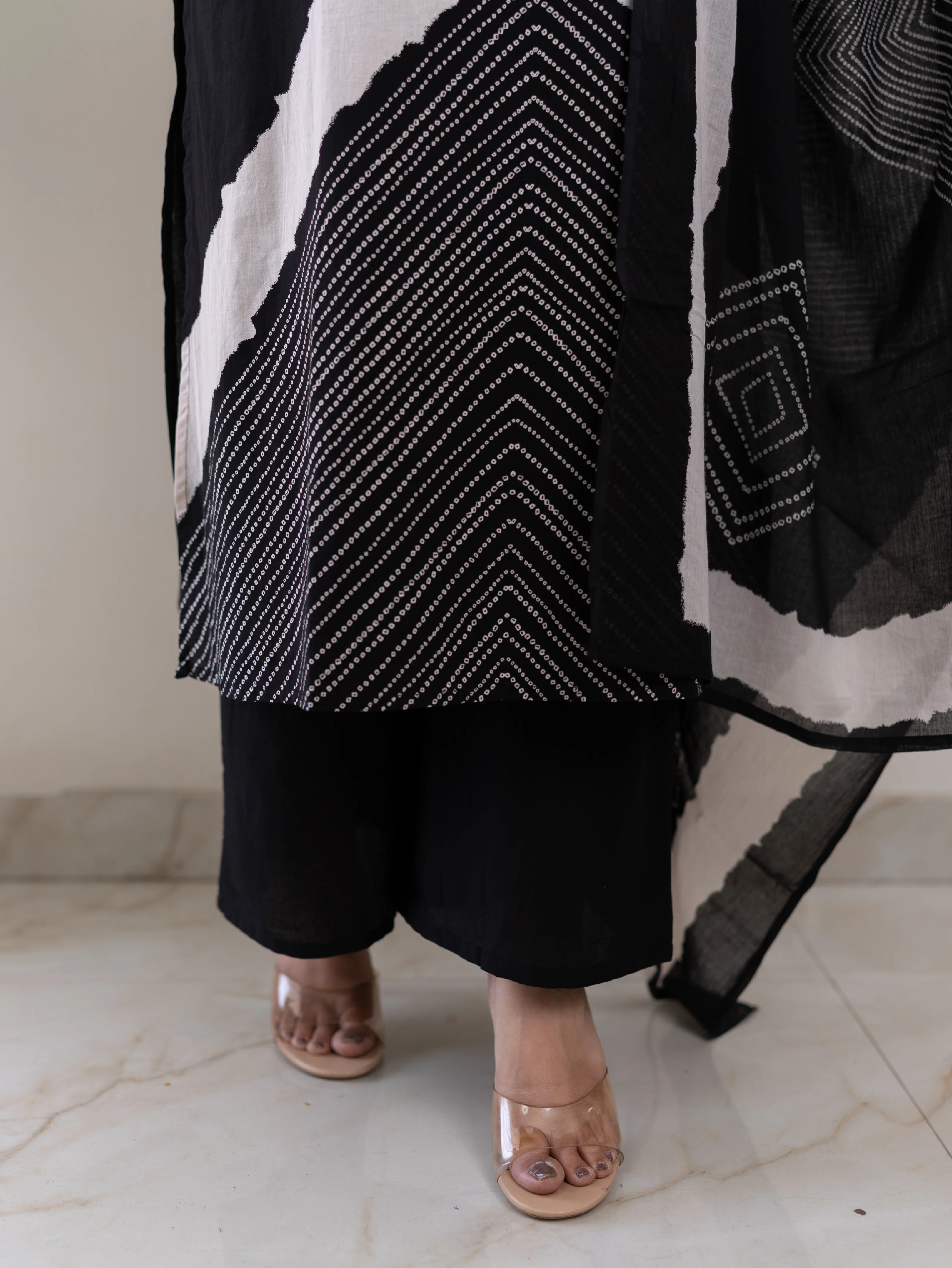 Isra Black Cotton Bandhani Straight Dupatta Set - Image 11