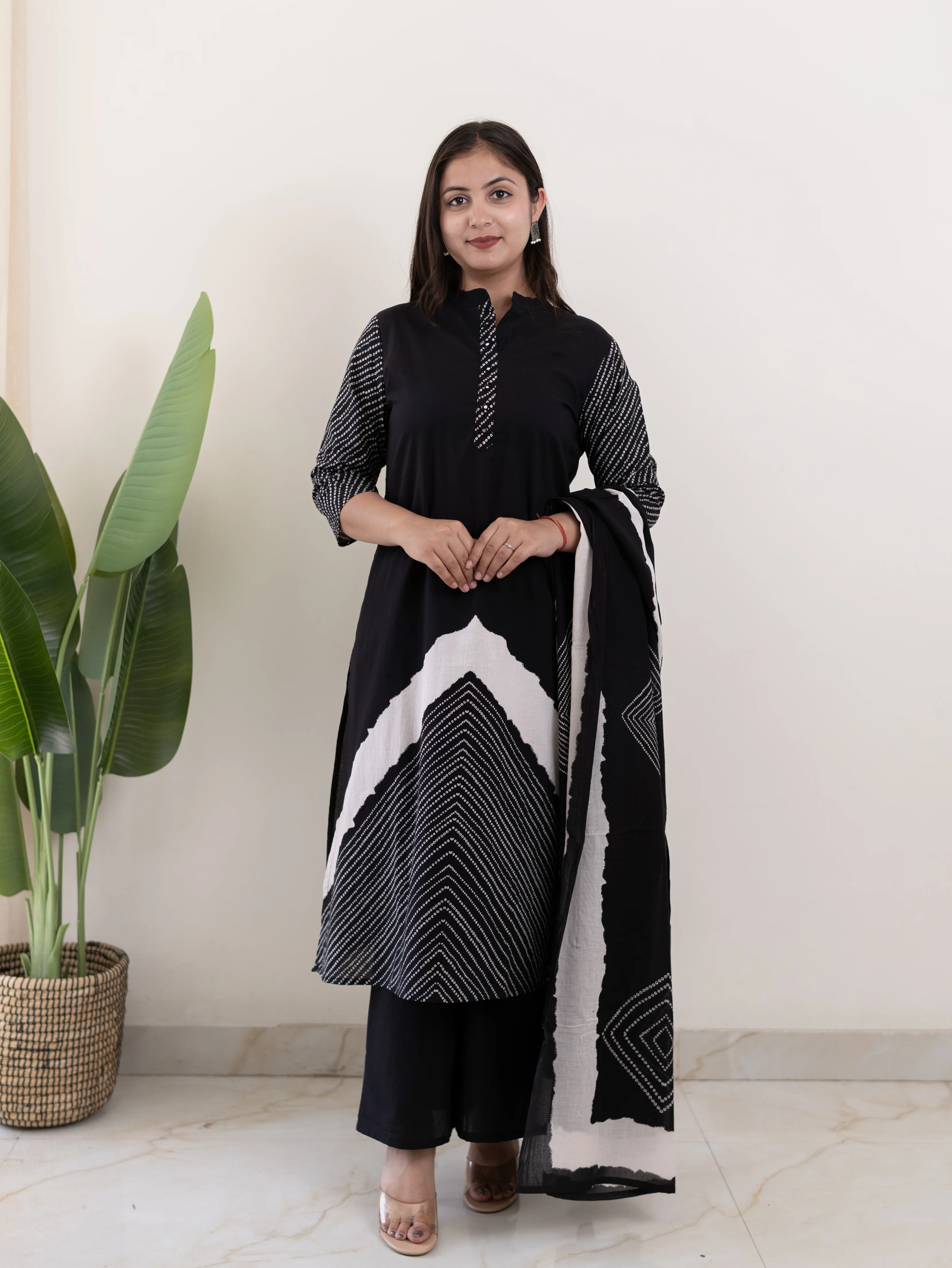 Isra Black Cotton Bandhani Straight Dupatta Set - Image 4