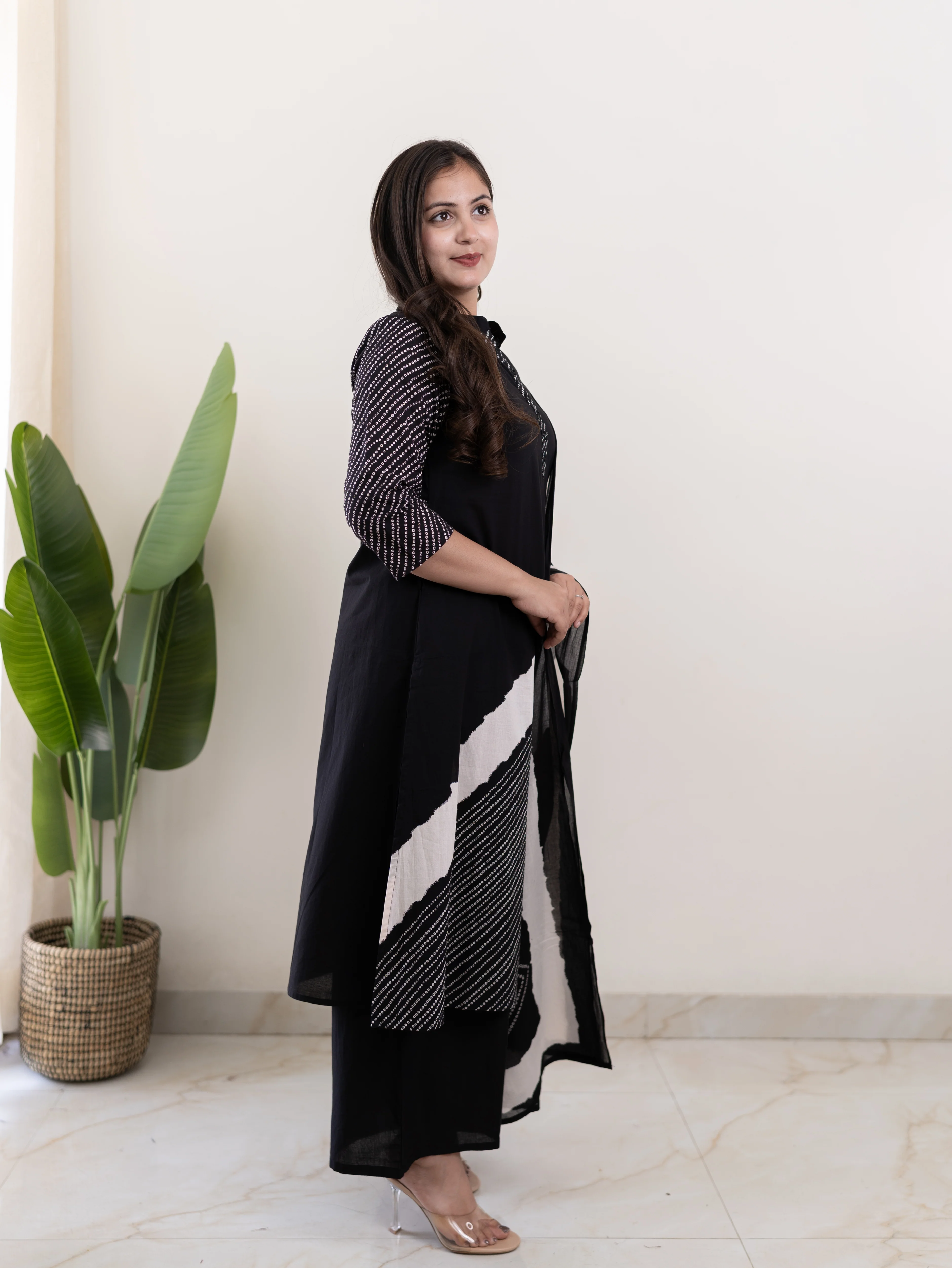Isra Black Cotton Bandhani Straight Dupatta Set - Image 6