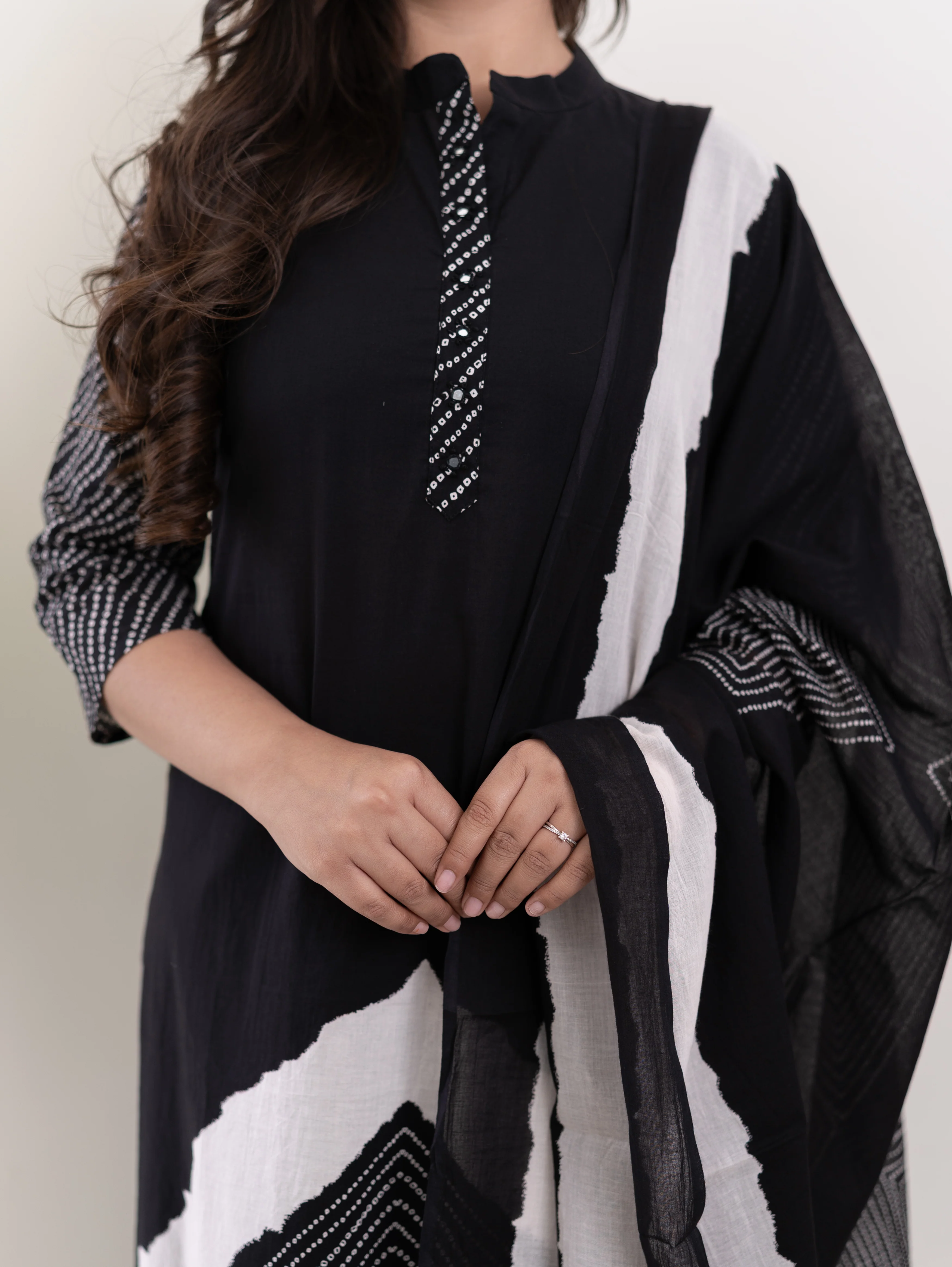 Isra Black Cotton Bandhani Straight Dupatta Set - Image 9