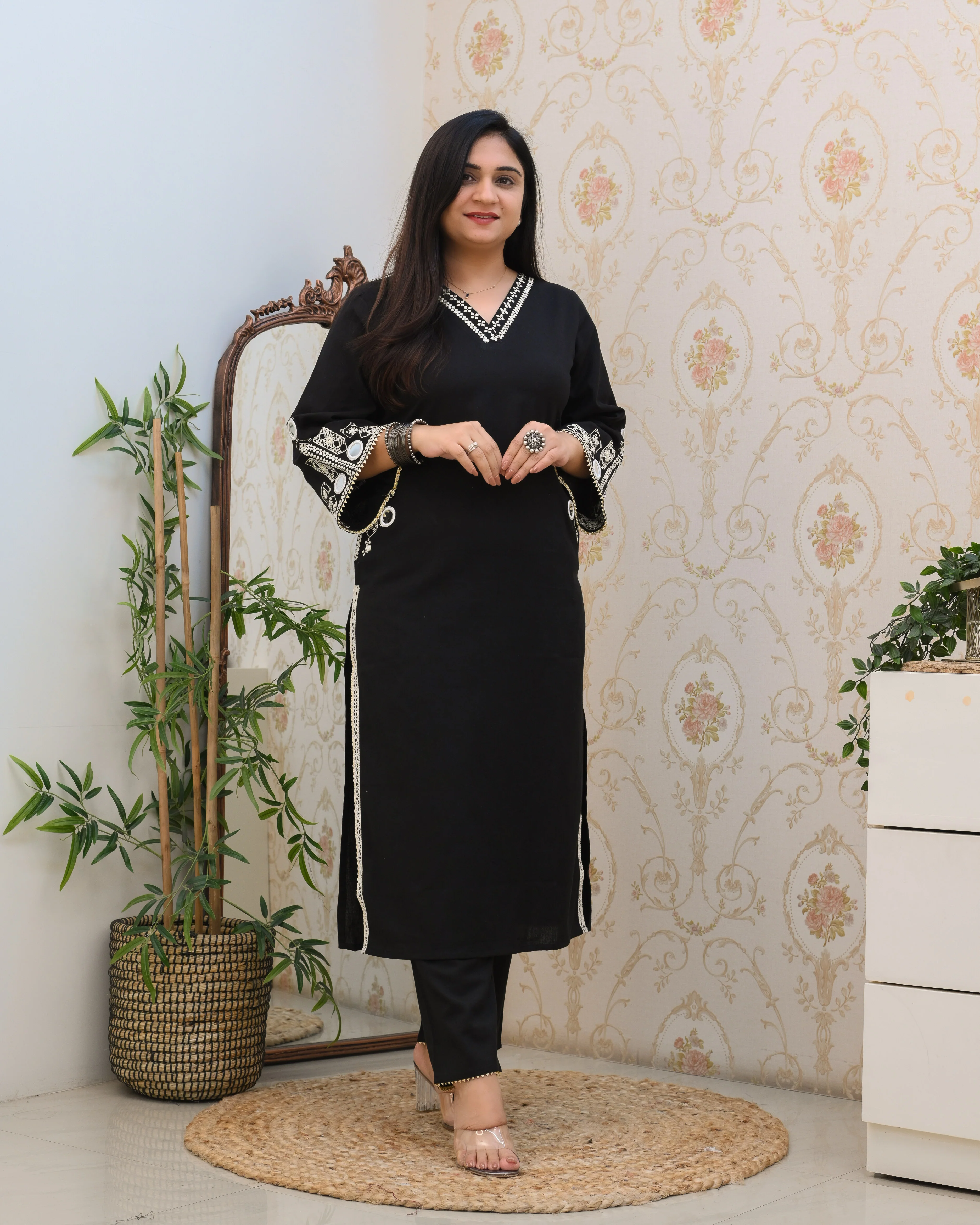 Kutch Embroidered Straight Pant Set With Pockets - Image 3
