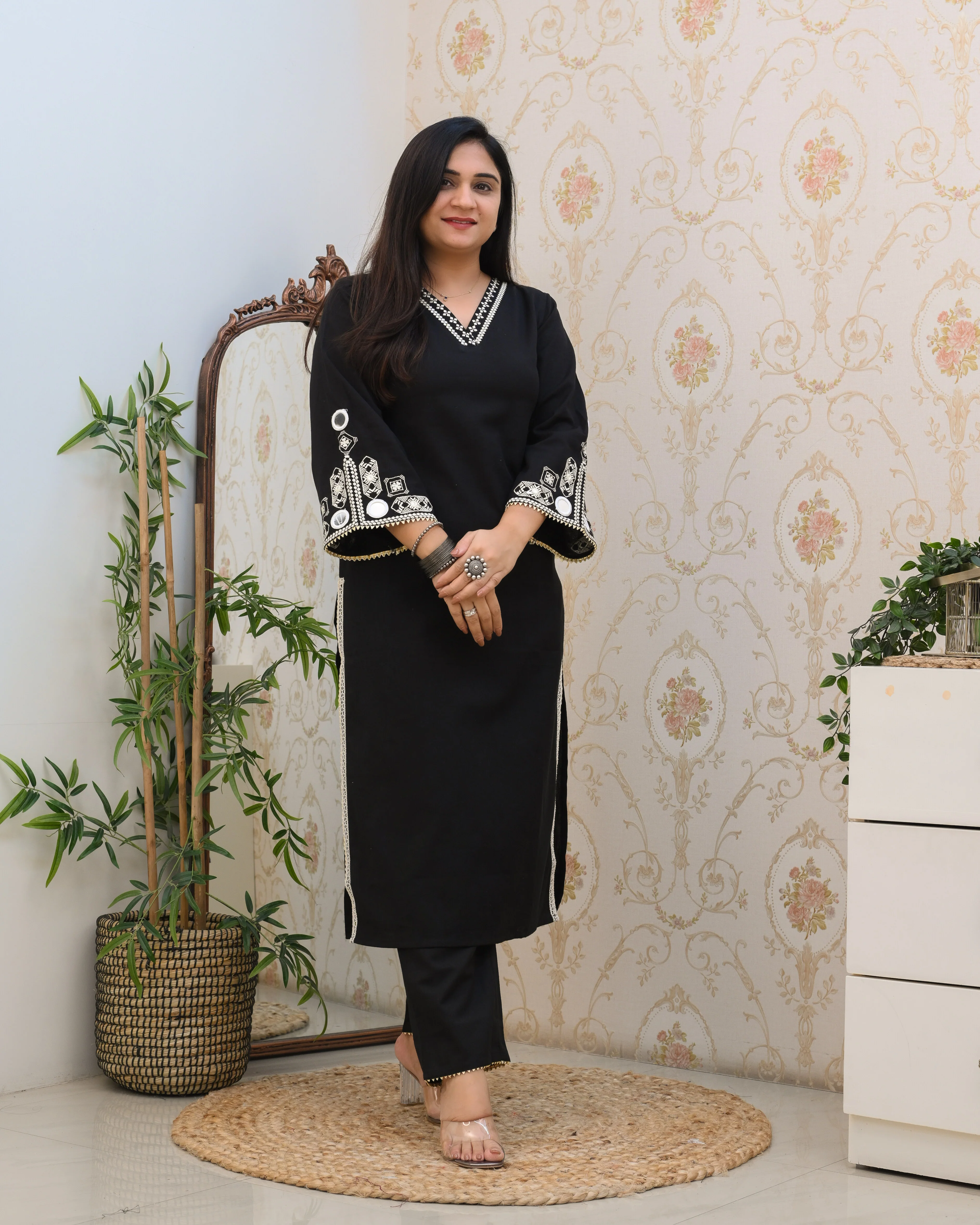 Kutch Embroidered Straight Pant Set With Pockets - Image 4