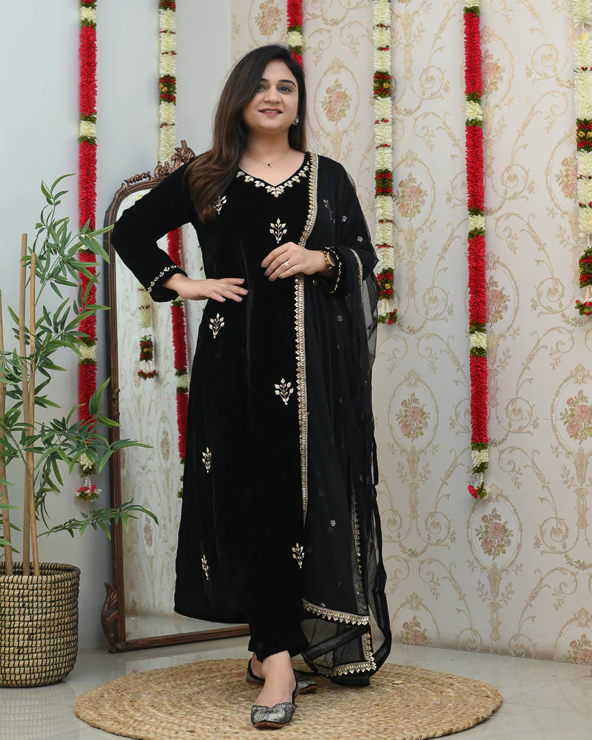 Rasheeda Velvet Hand Embroidered Pant Set - Image 4