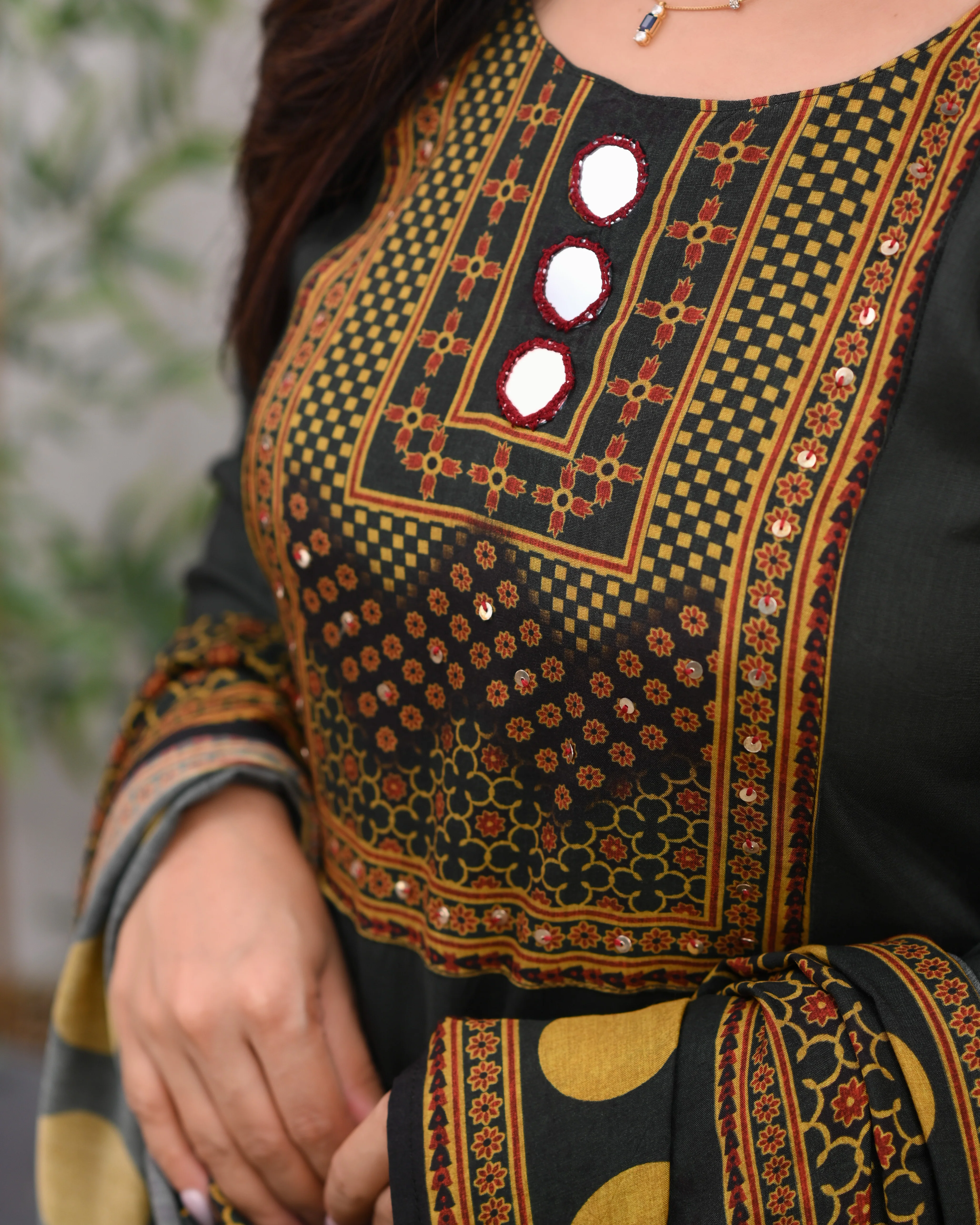Saanya Muslin Embroidered Pant Set - Image 5