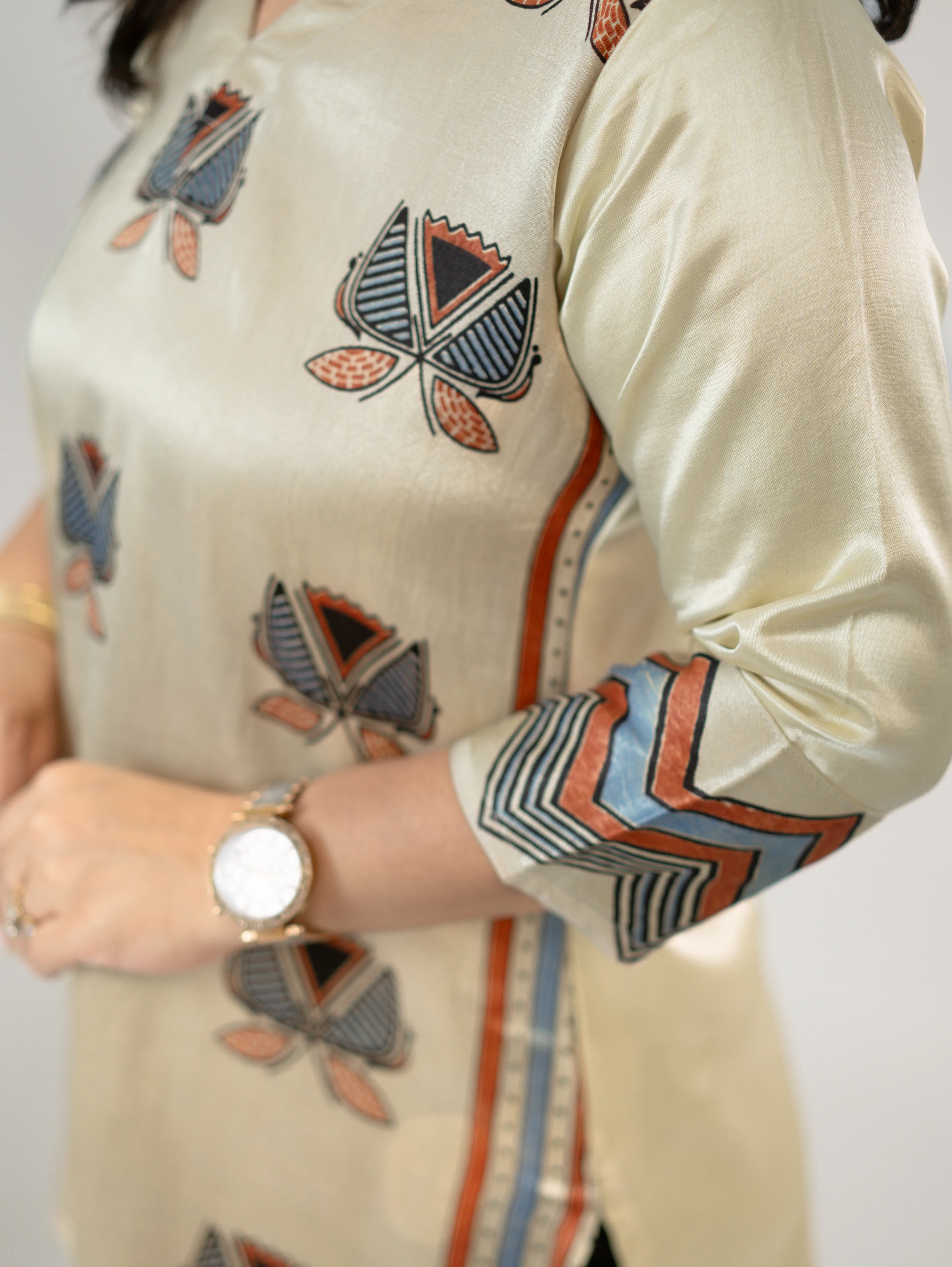 Saavi Cream Designer Mashru Silk Ajrakh Short Top - Image 6