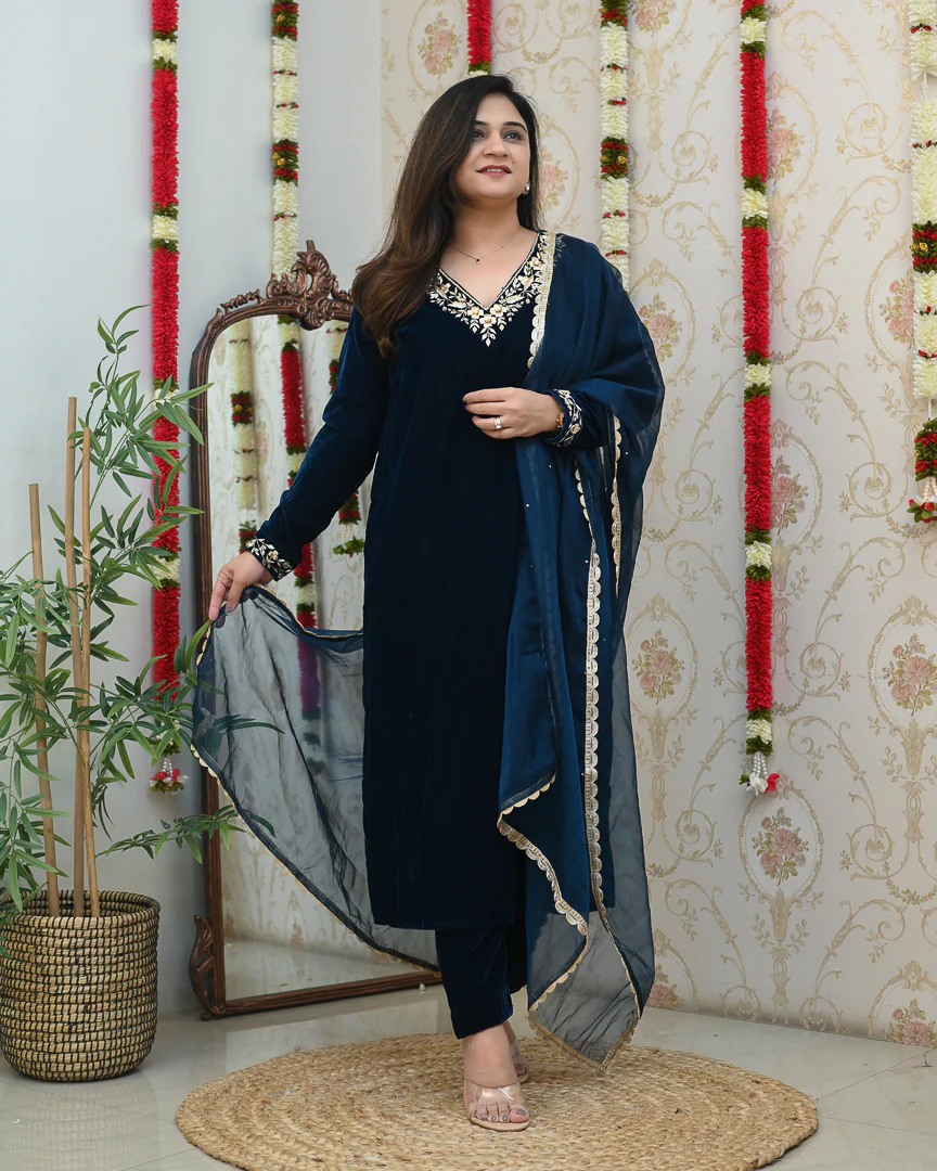 Sajda Velvet Hand Embroidered Pant Set - Image 7