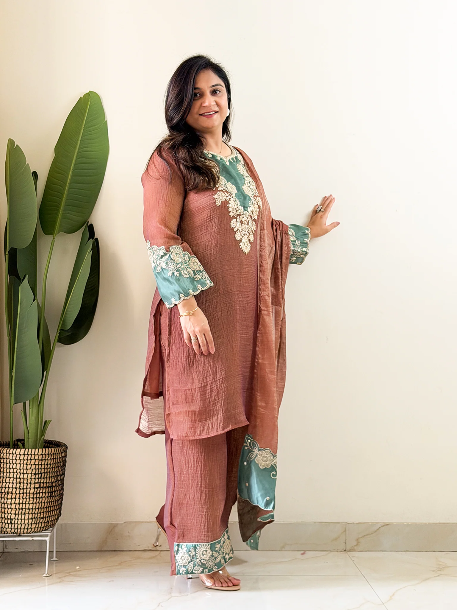 Kanika Shimmer Tissue Applique Detailed Dupatta Set - Image 2