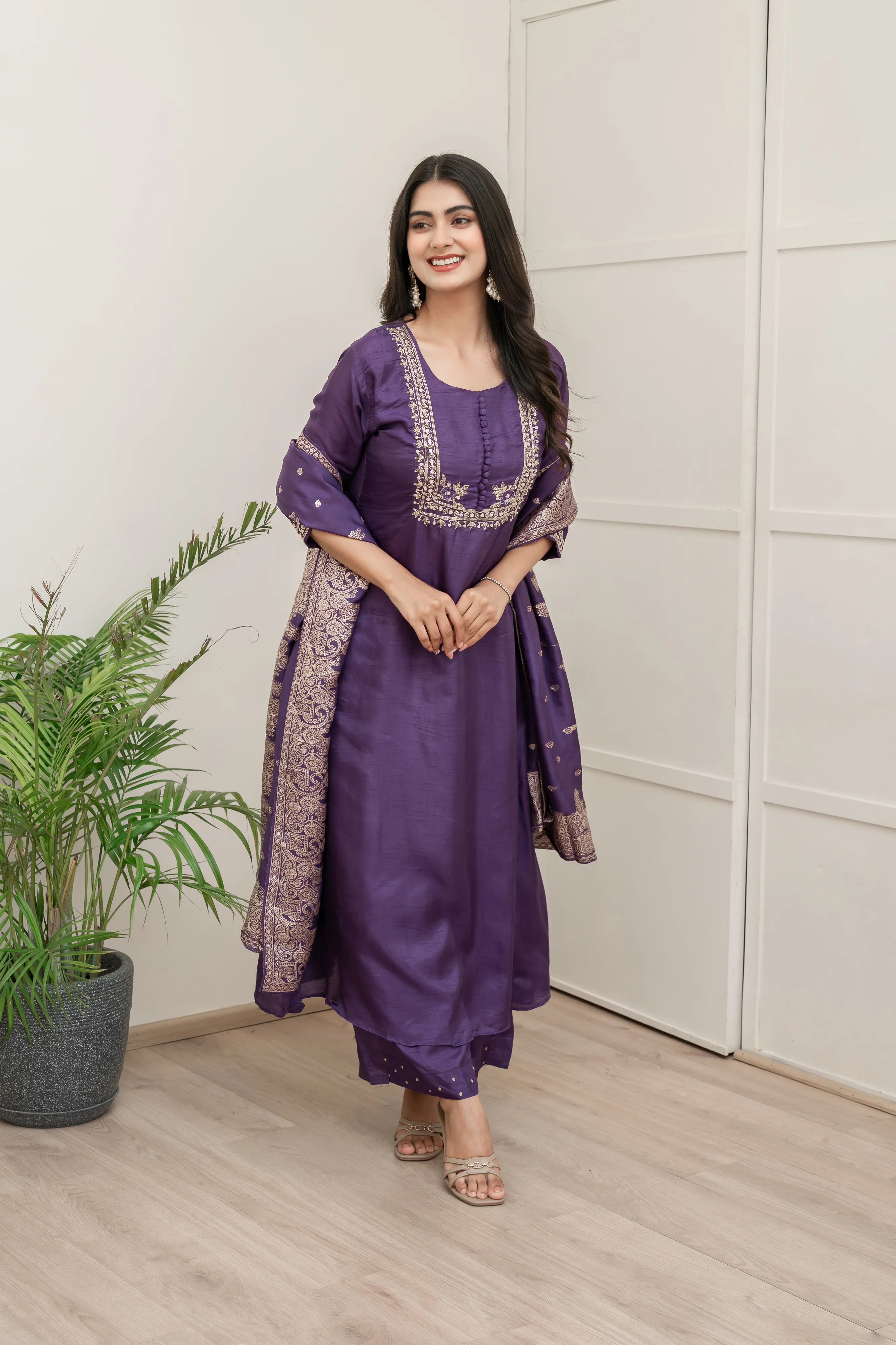 Shloka Silk Hand Embroidered Pant Set - Image 3