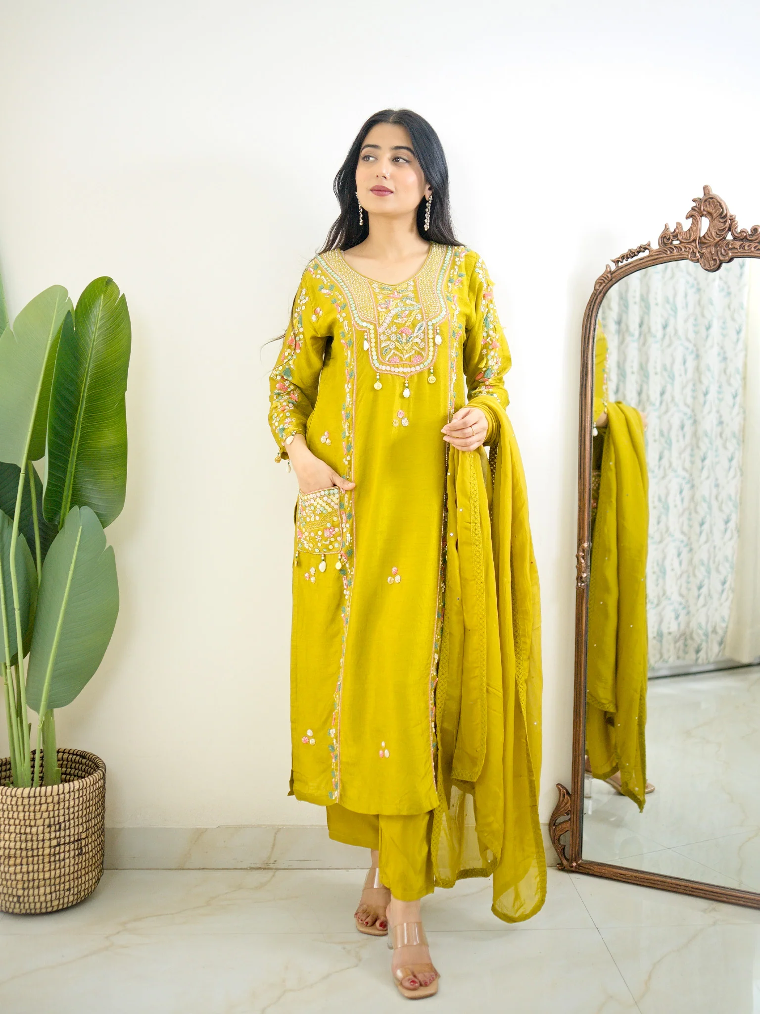 Sia Green Silk Festive HandEmbroidered Pant Set - Image 3