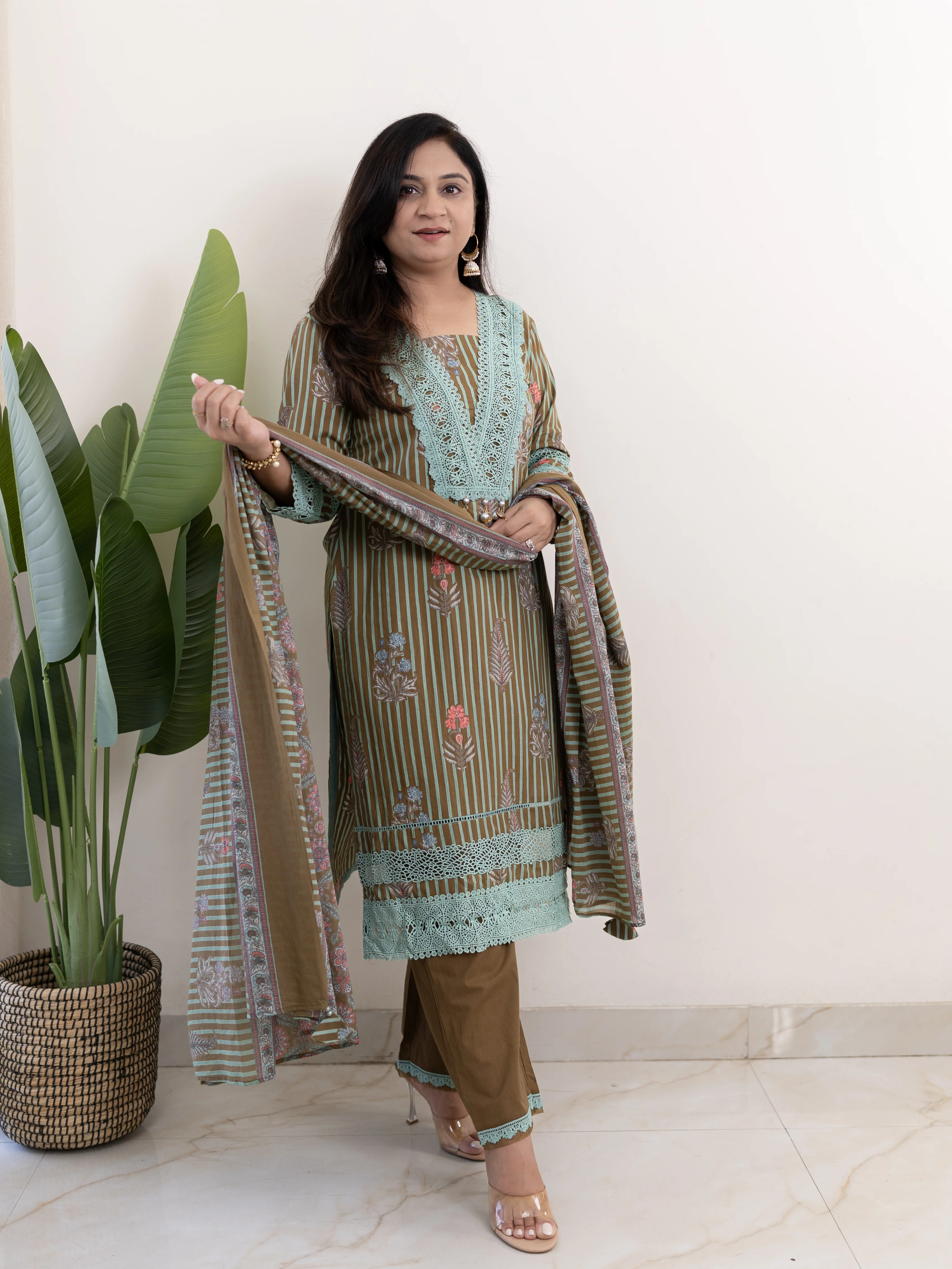 Tahira Green Striped Cotton Lace Detailed Dupatta Set - Image 5