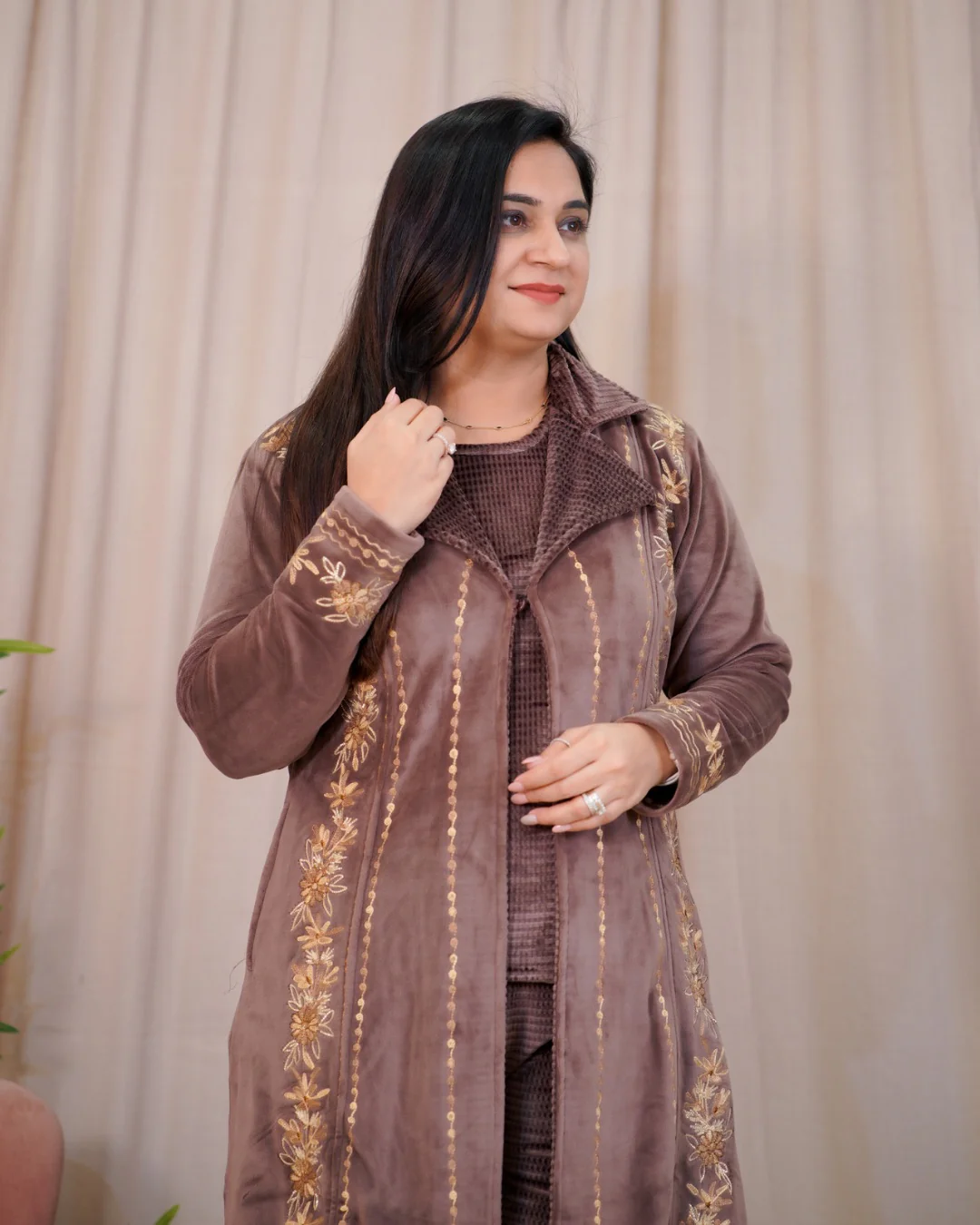 Woollen Embroidered Long Shrug Pant Set - Image 4